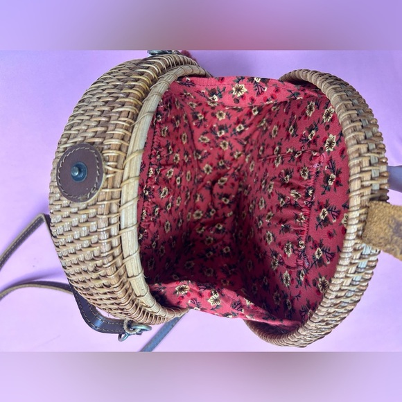 Rattan circle woven wooden circle purse with coral yellow white tassel picnic - Picture 5 of 7